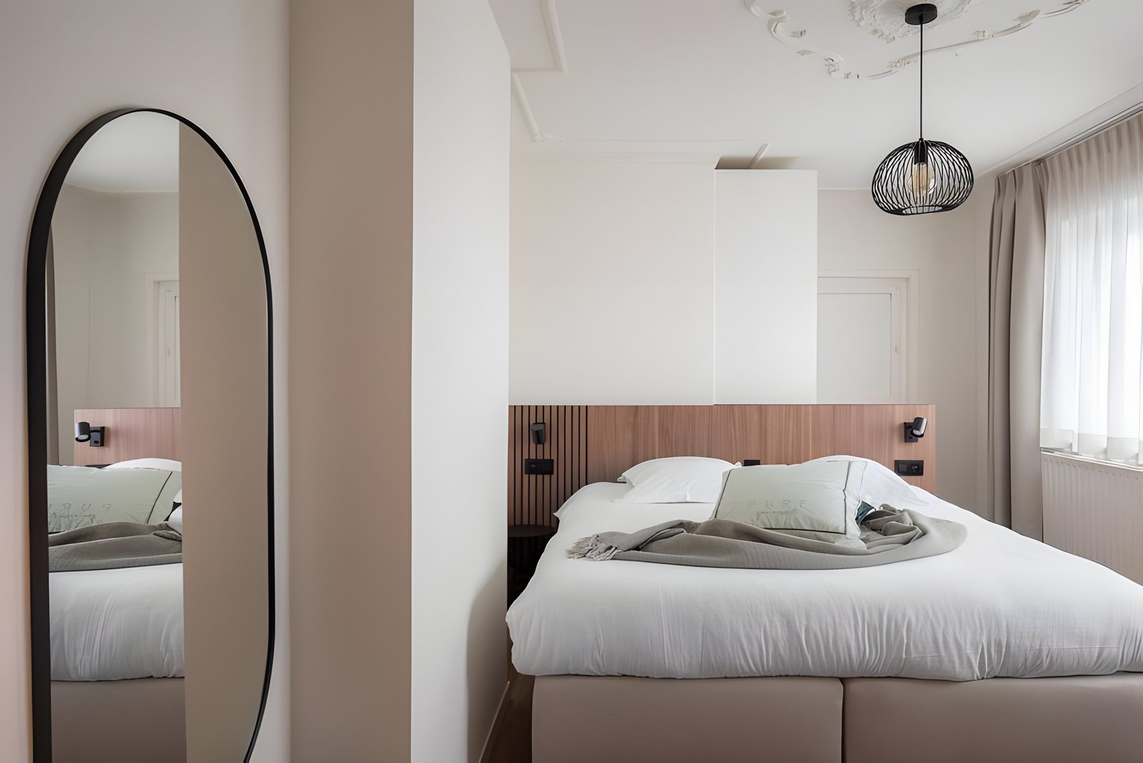 Chambre avec miroir en pied
